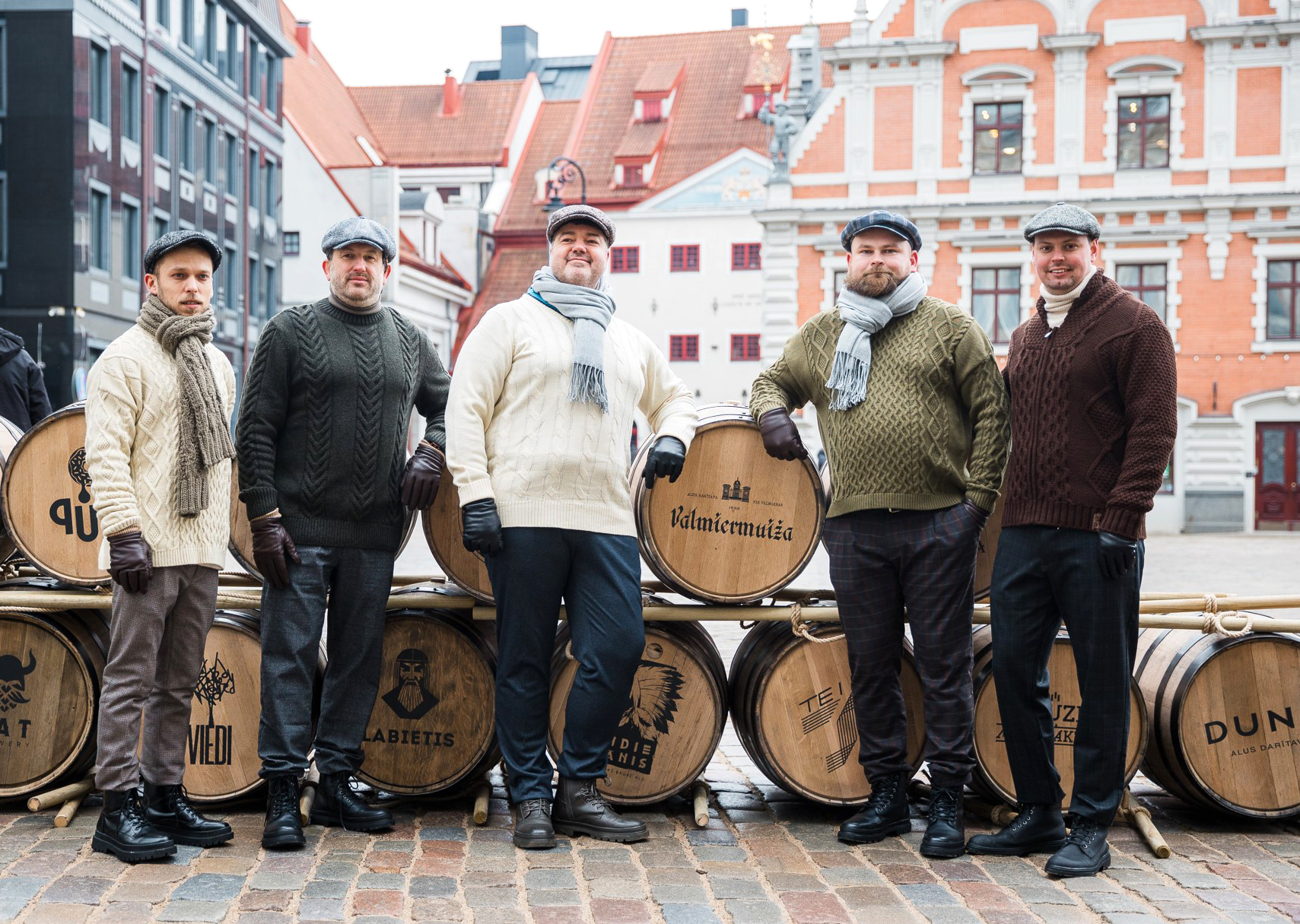Nesot lielizmēra alus mucas un vēstules par nepieciešamību stiprināt vietējo alus nozari, Latvijas neatkarīgie aldari dodas gājienā