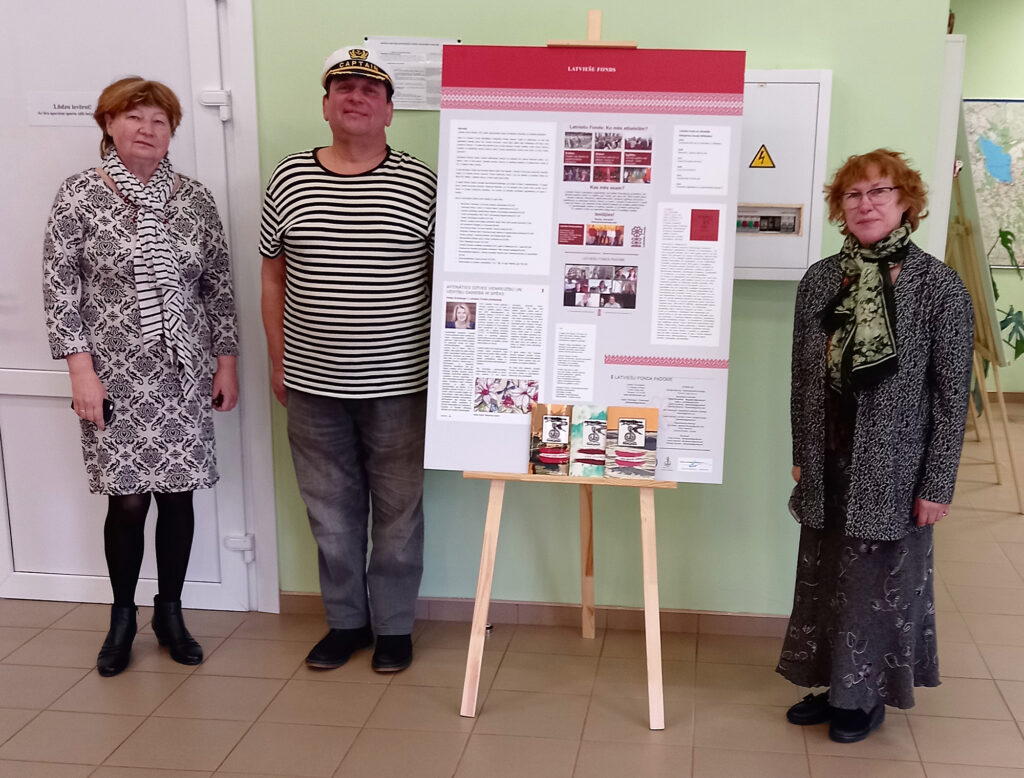 No bibliotēkas uz bibliotēku ceļo latviskuma vārdi