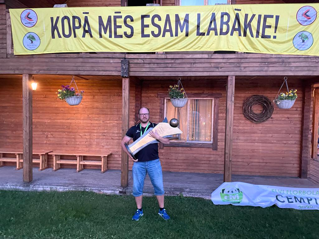 No florbola spēlēšanas  līdz trenēšanai. LABI EJAM!