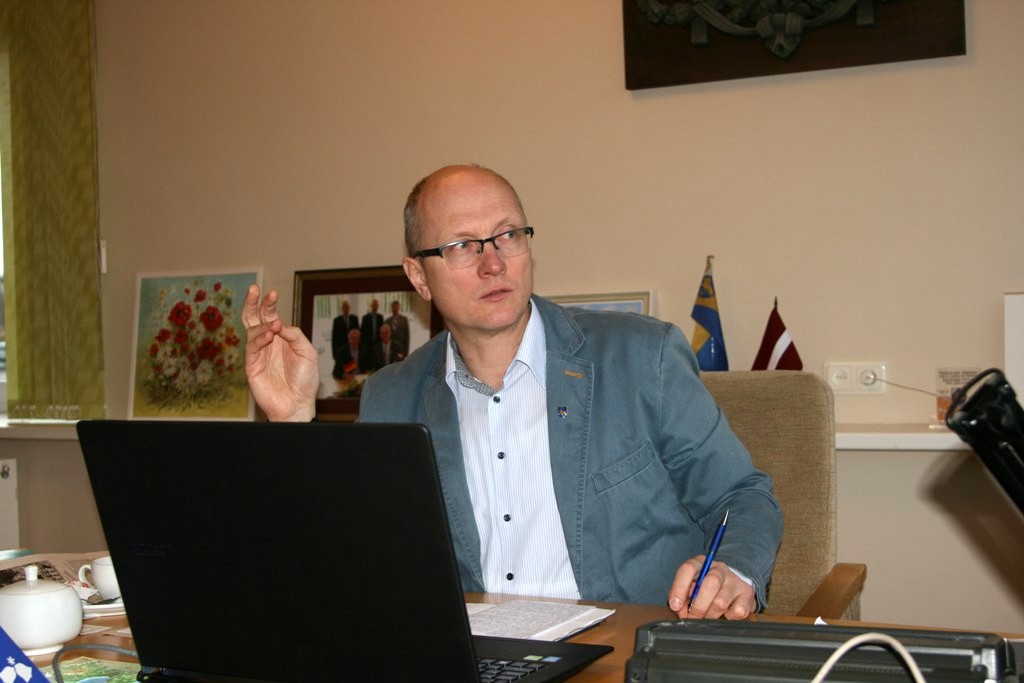 No runām pie darbiem