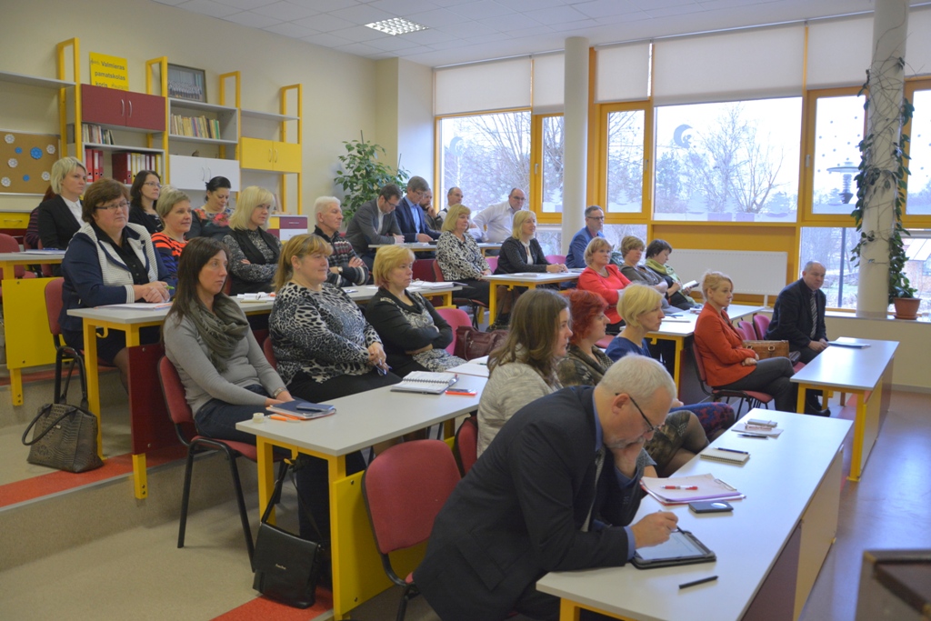 Noslēgušies izglītības iestāžu vadītāju kursi