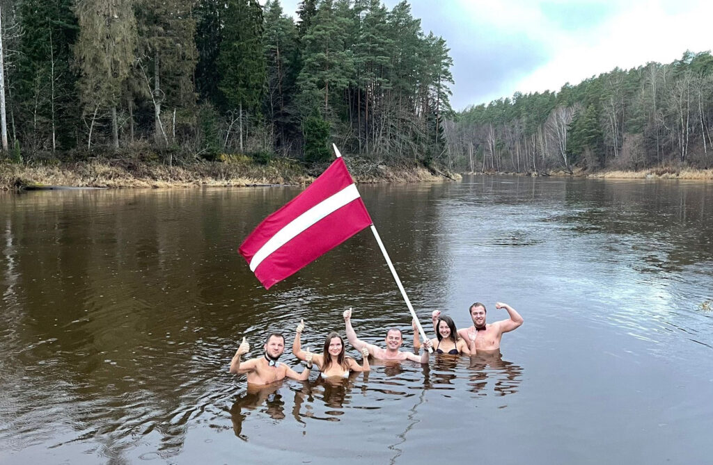 Notiks svētku peldējums «Roņi peld 104»