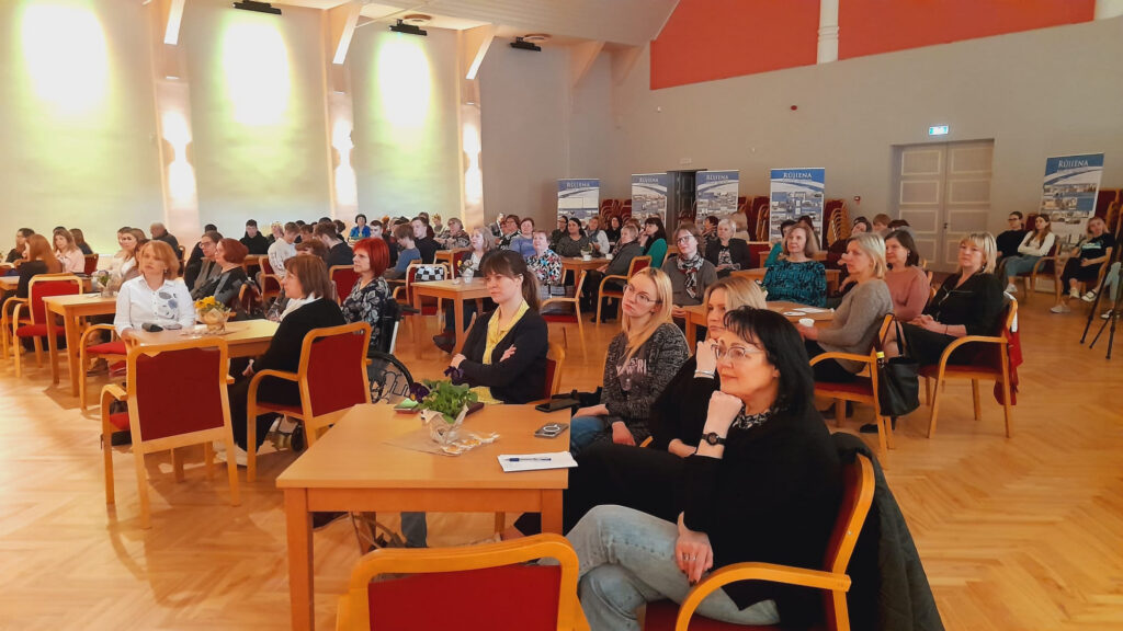 Novada bibliotekāriem Rūjienā lekcijas par tēmu «Latviešu grāmatai 500»