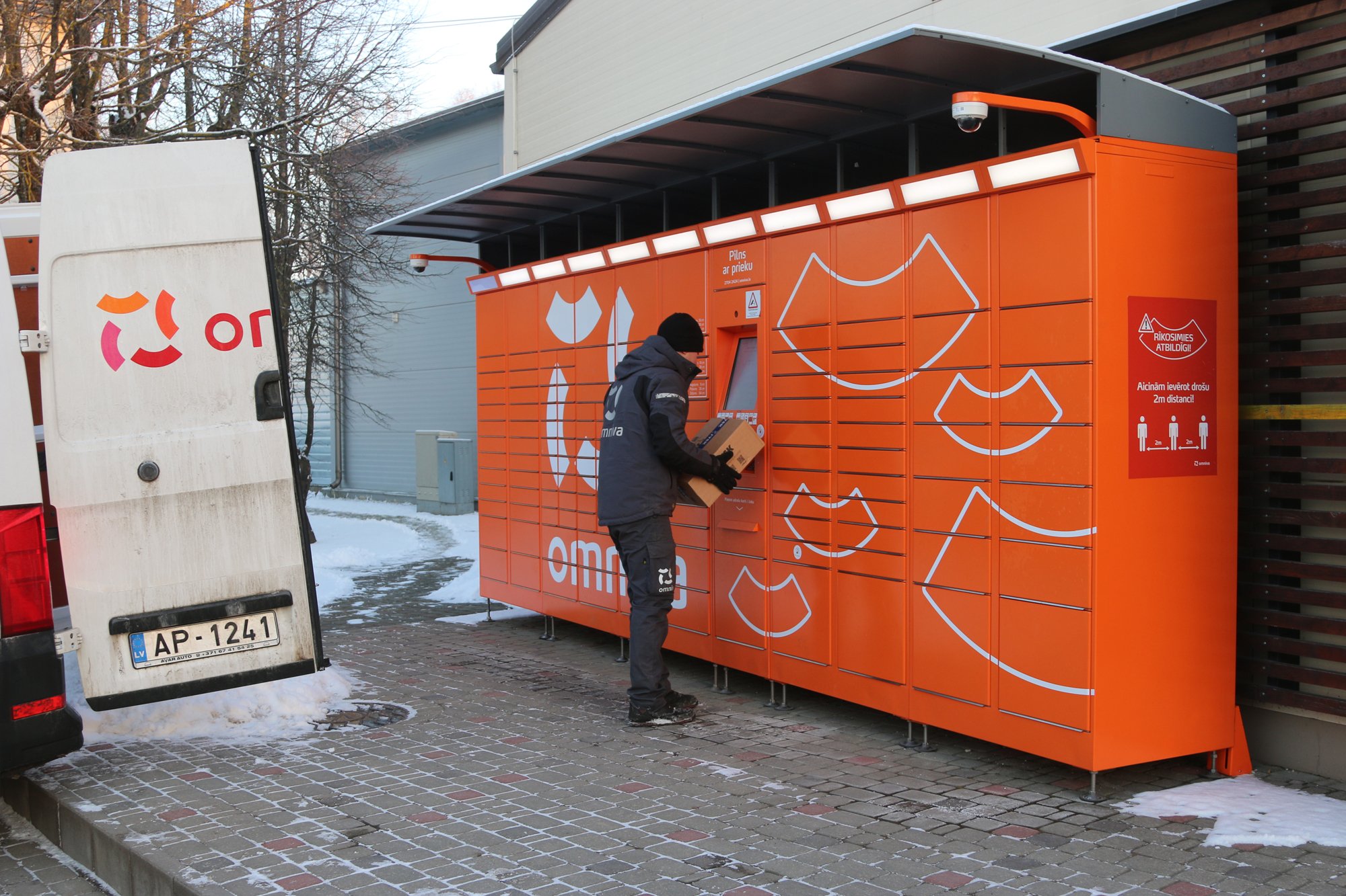 “Omniva” Valmieras novadā uzstāda trīs jaunus pakomātus