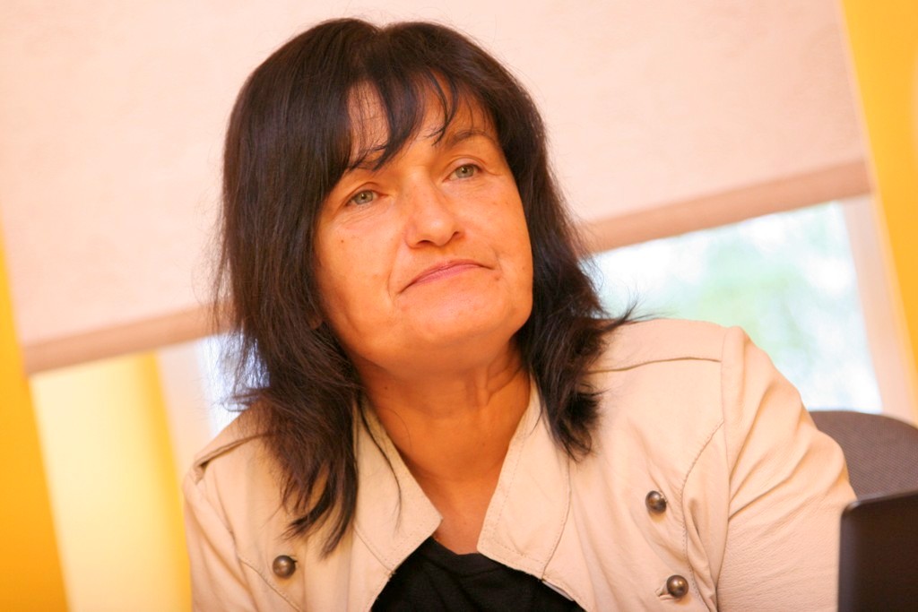 Pacelties ar vēju matos