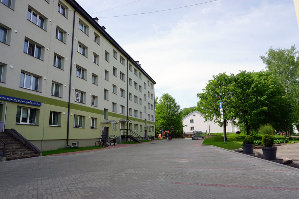 Par ēku renovācijas izcilniekiem un ikdienu