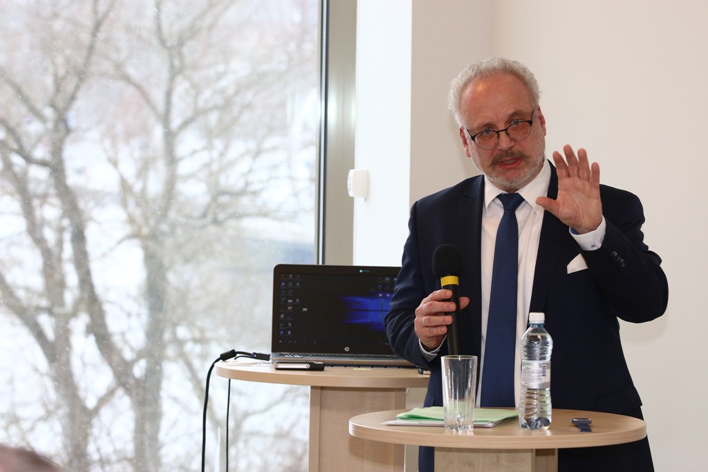 Par valstiskuma vērtībām domājot