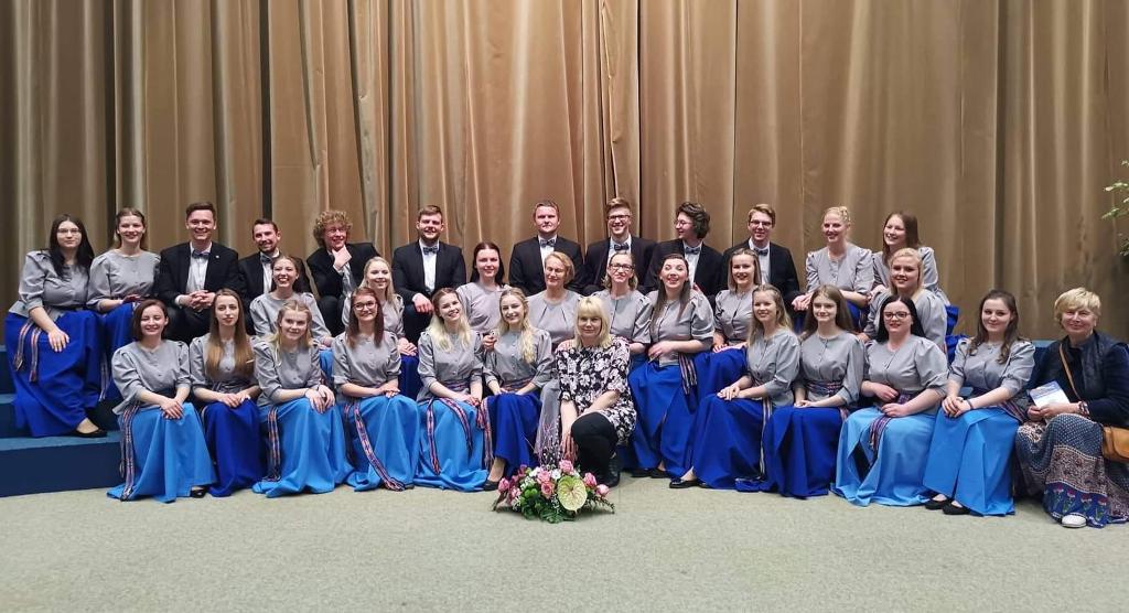 Pāri astoņām valstīm – dzied koris Skan