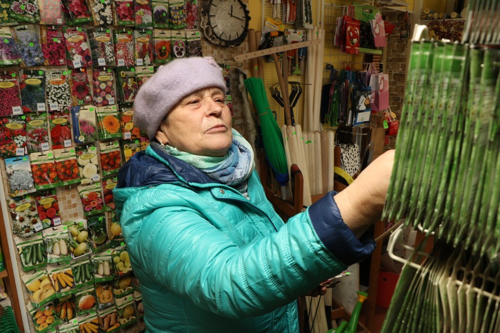 Pērk dārza darbiem vajadzīgo