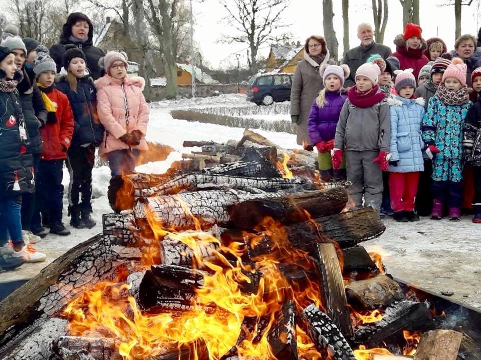 Pie piemiņas ugunskura