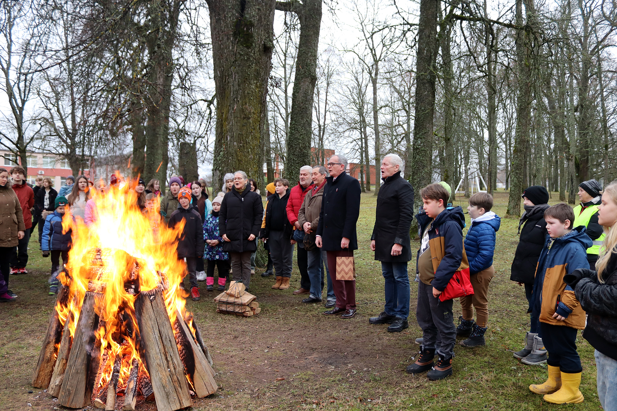 Pie ugunskura atceras Barikāžu laiku