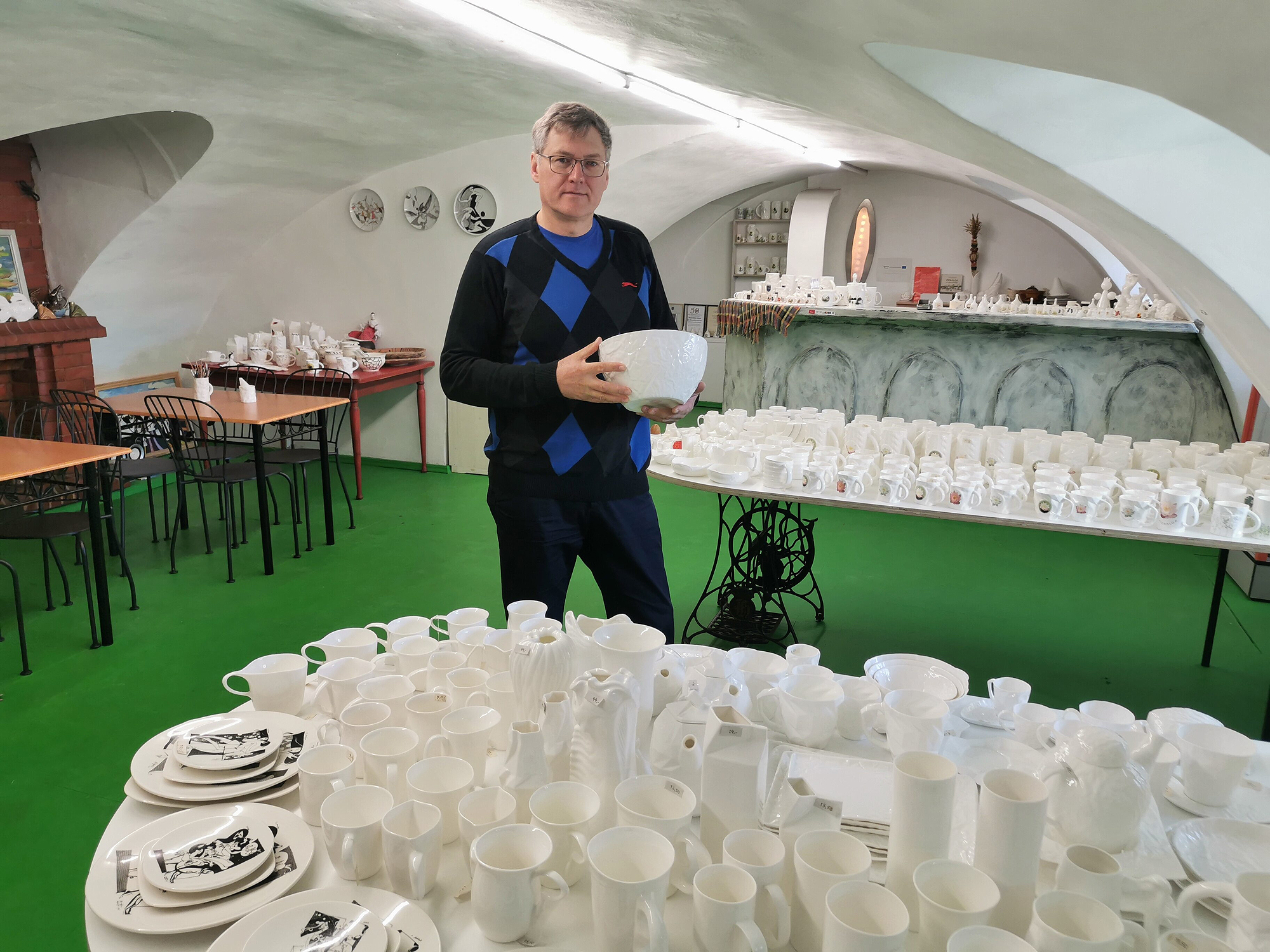 Piebalgas porcelāns neplīst arī pie vīrusa