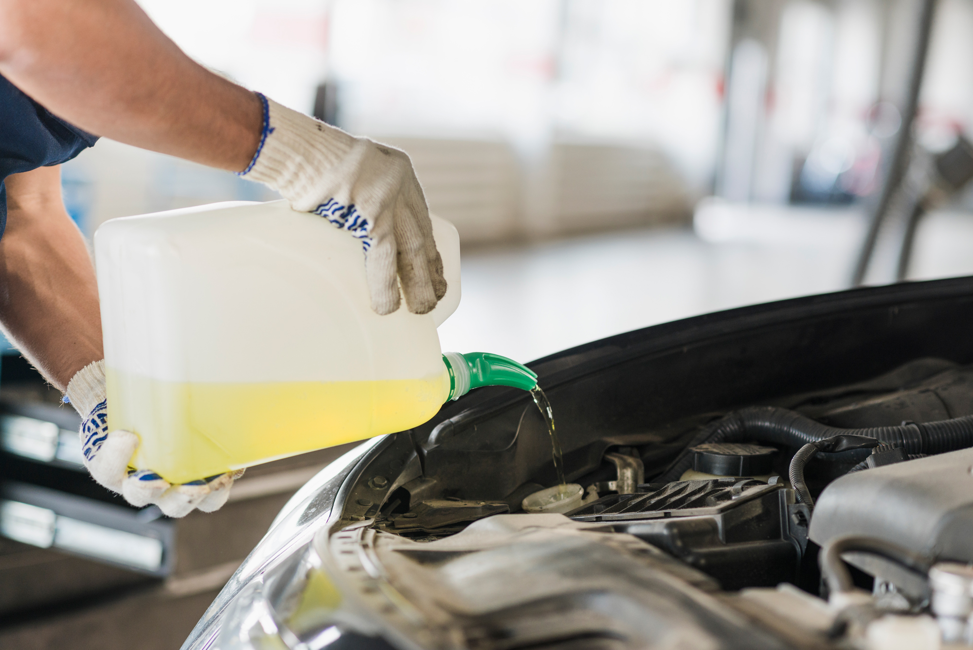 Pieci automobilī svarīgi šķidrumi