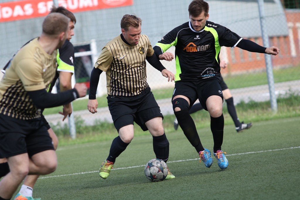Pilsētas čempionātā trīsvadība