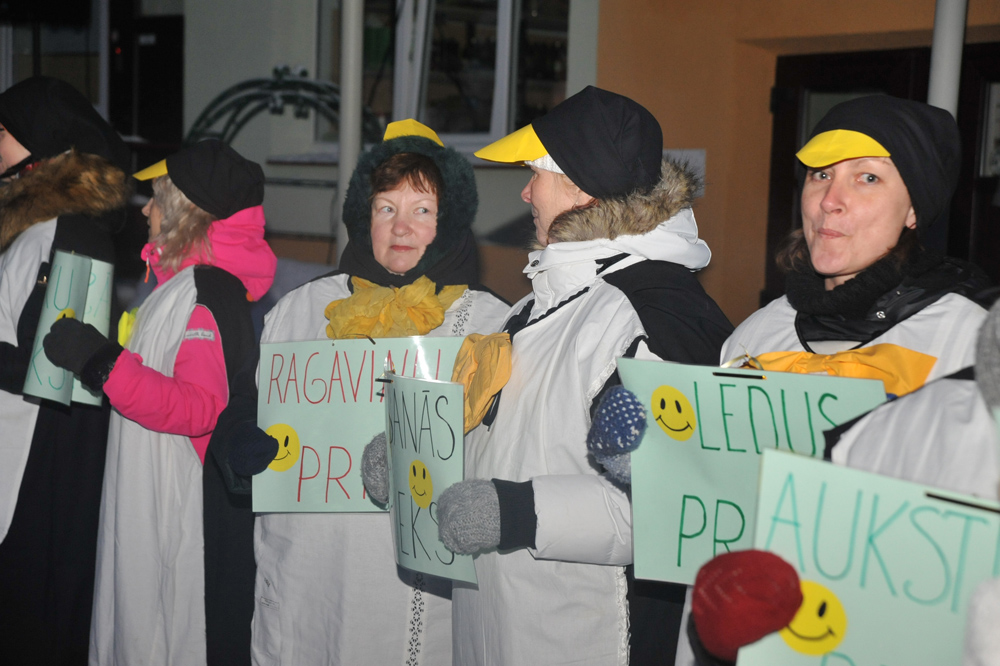Pingvīni atgriežas «Vārpiņā»