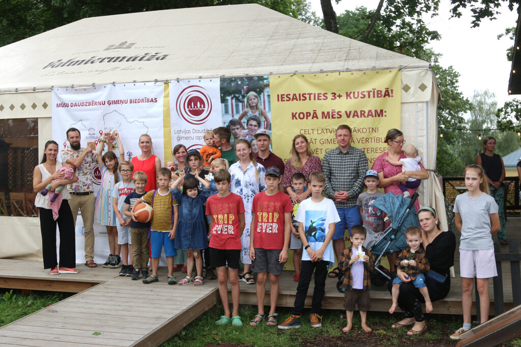 Pirmā tikšanās Vidzemes lielo ģimeņu biedrībai