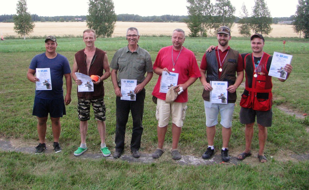Pirms pīļu medībām – uz šautuvi