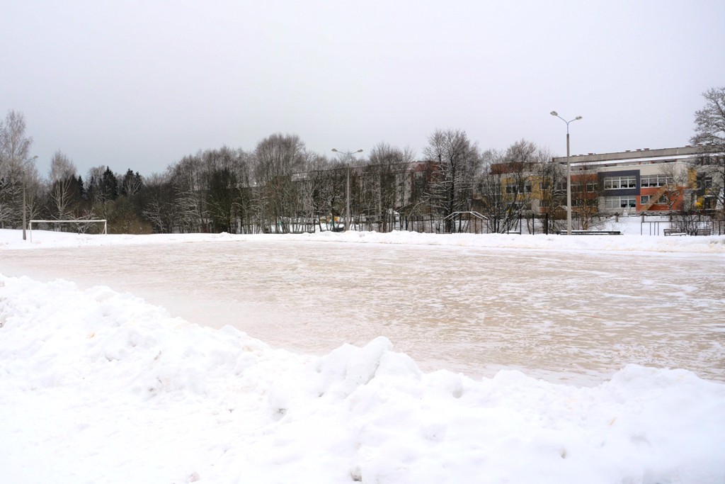 Publiskā slidotava pie Valmieras 2. vidusskolas