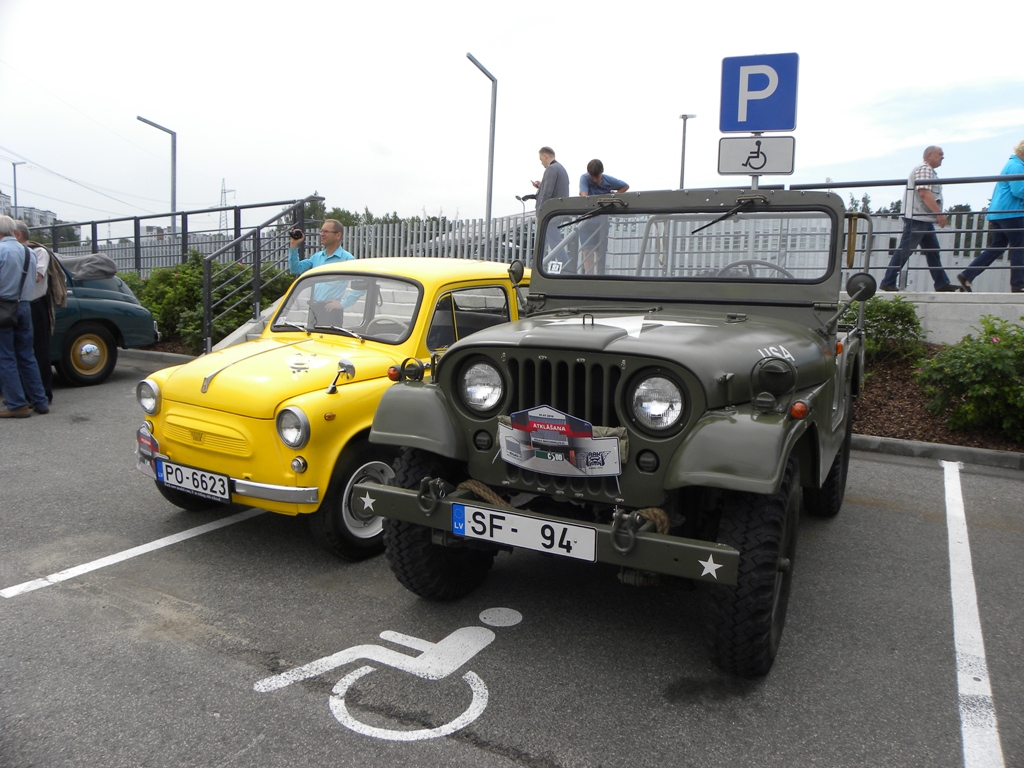 Pusapaļa dzimenīte leģendāram auto