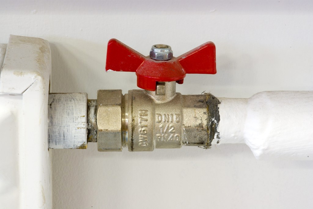 Radiatoros ieplūst siltums
