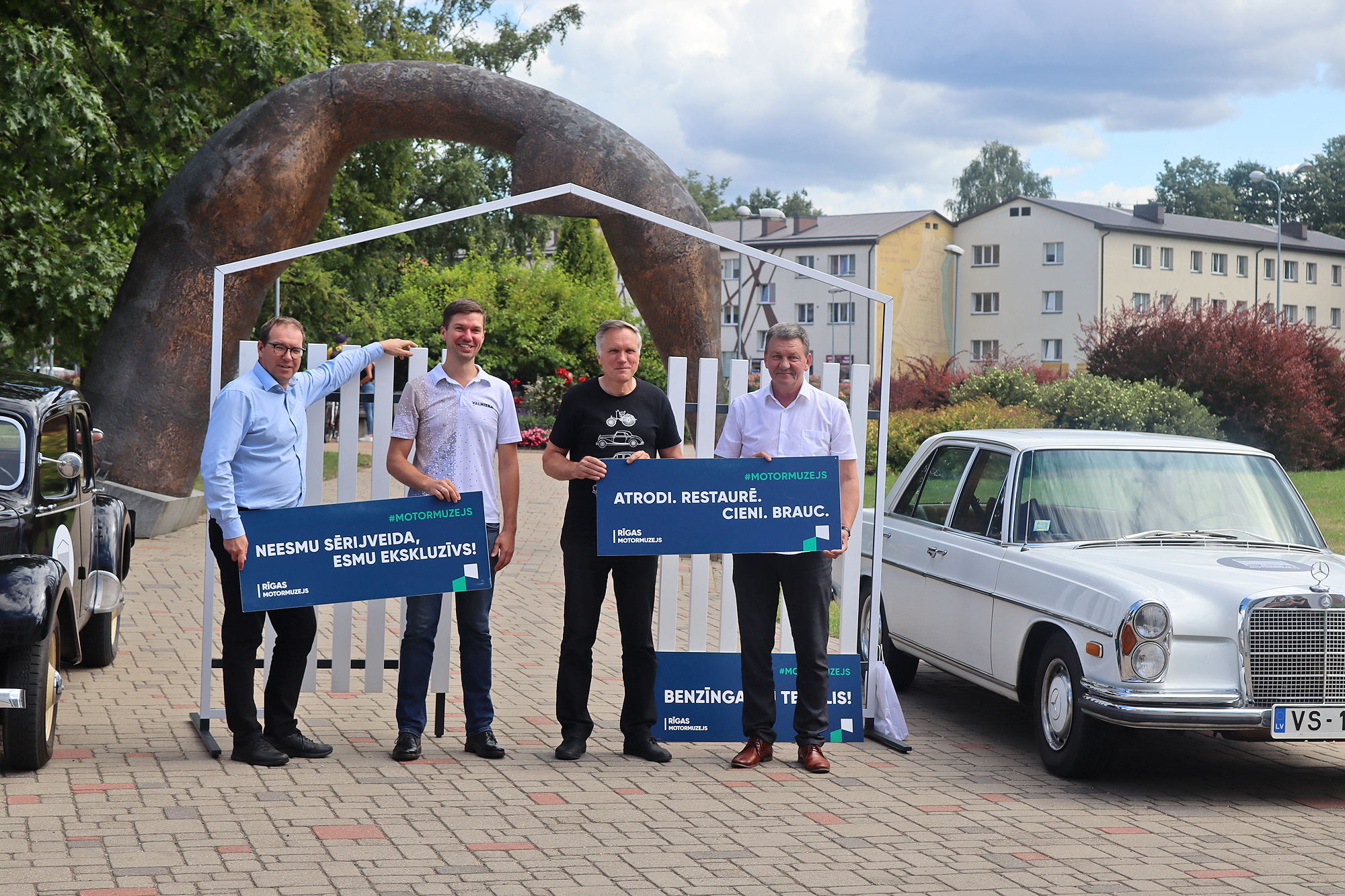 Rīgas  Motormuzejs  piestāj  Valmierā