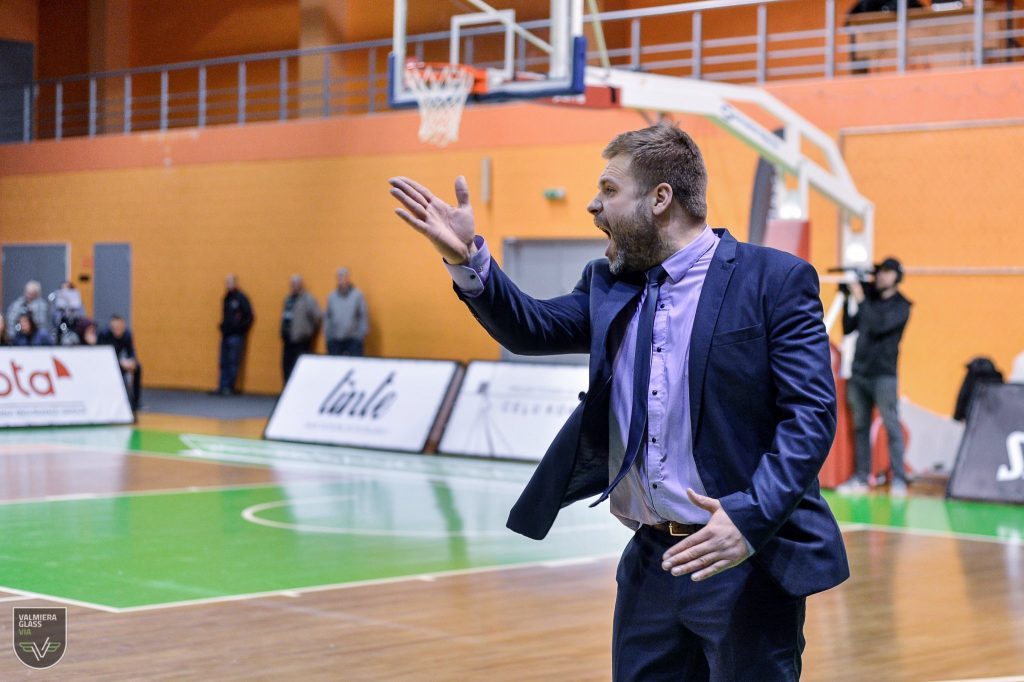 Roberts Zeile: «Turpinu studēt basketbolu»