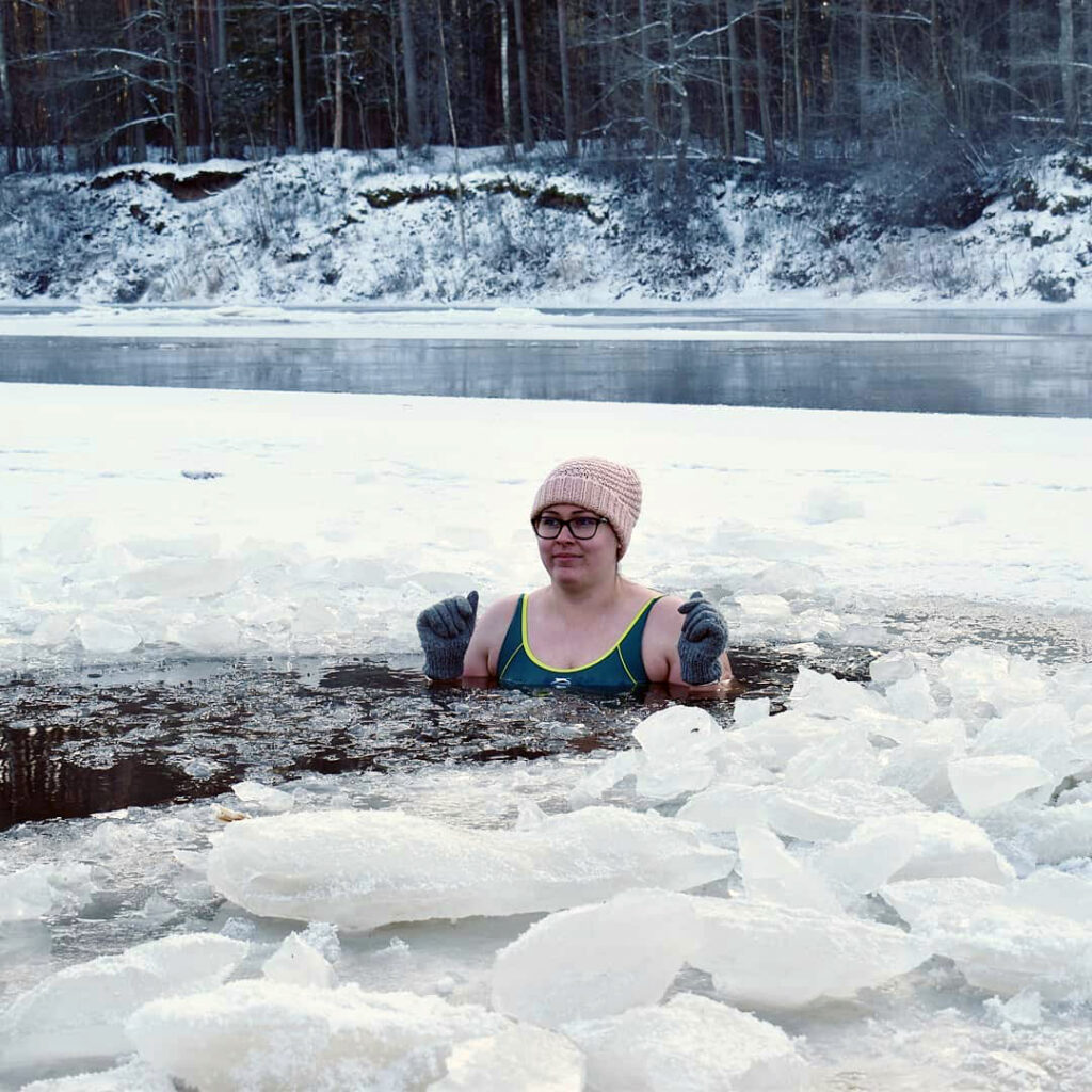 «Roņi» peldas Gaujā