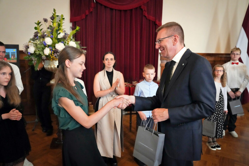 Rosība skolu muzejos turpinās