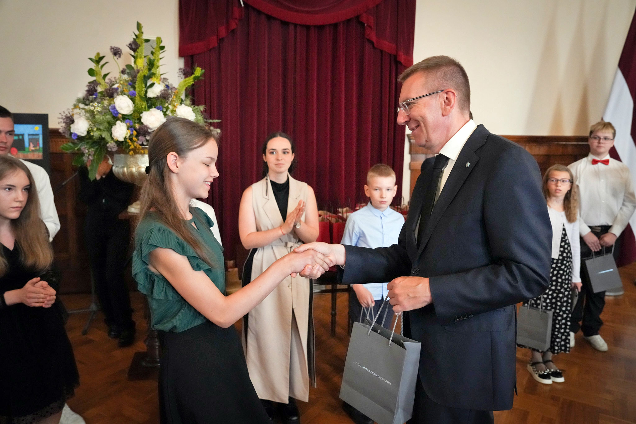 Rosība skolu muzejos turpinās