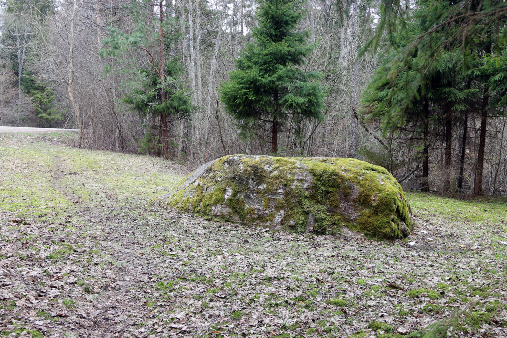 Rosinājums cildināt arī Bauņu dižakmeni