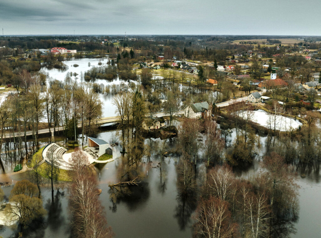 Rūja izkāpusi no krastiem