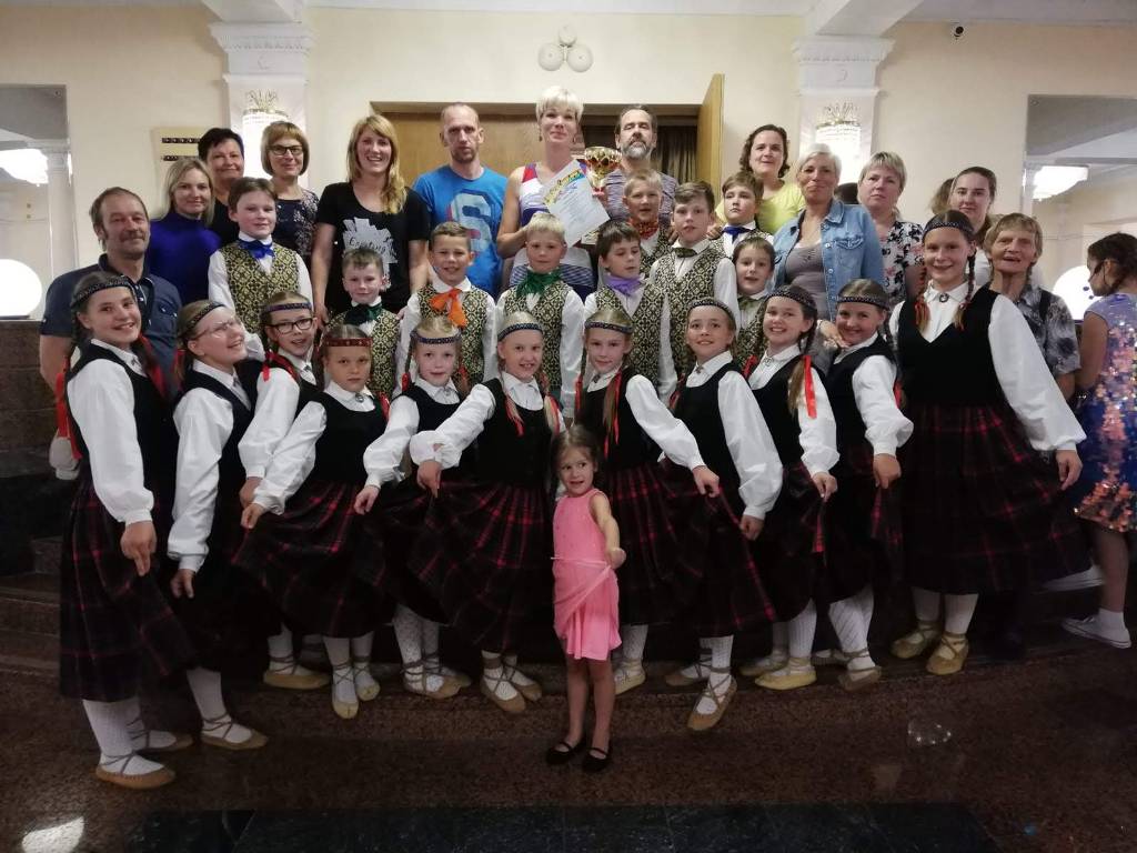 «Sadancēni» iegūst zelta kausu