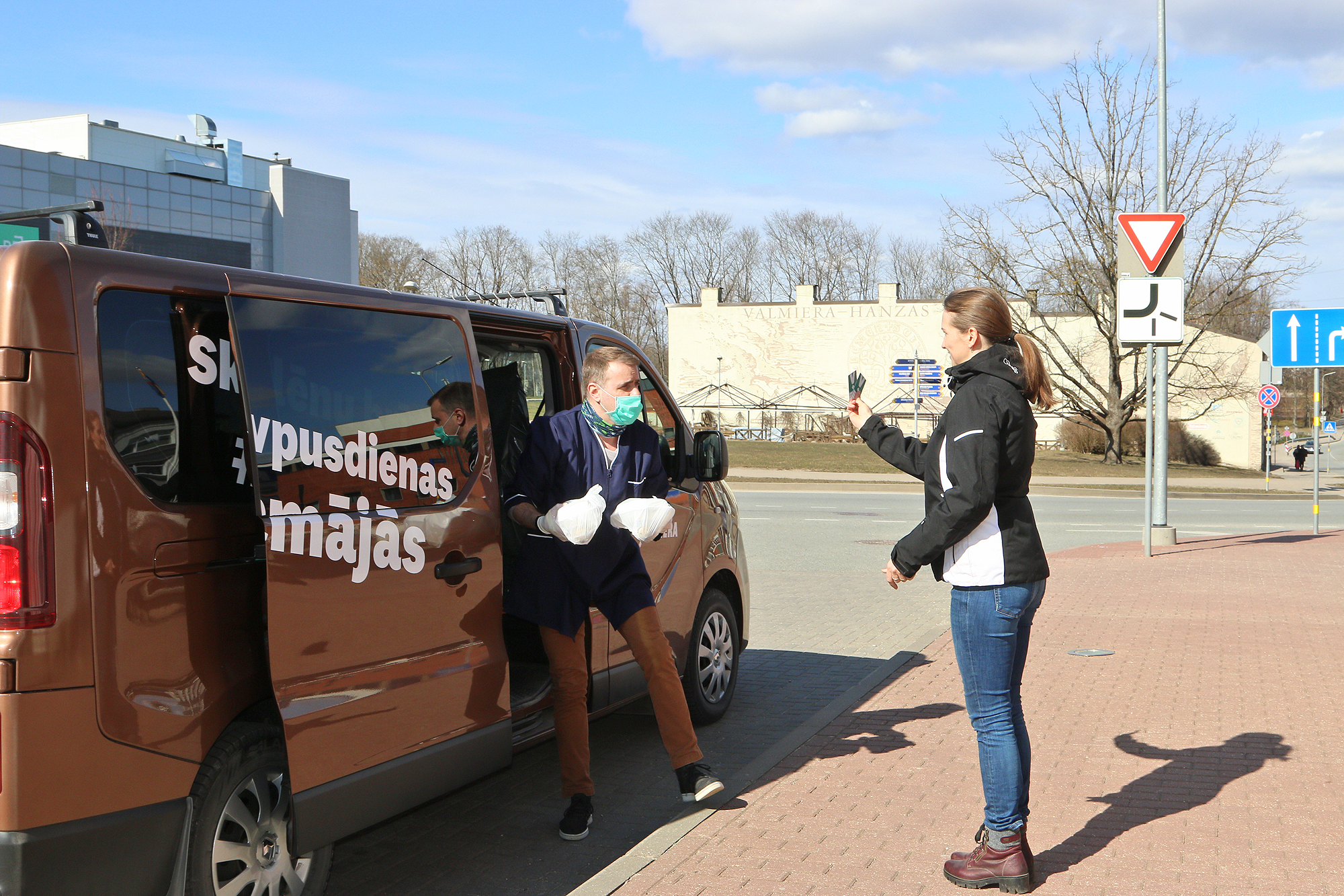 Sāk piegādāt brīvpusdienas 1.-6. klašu skolēniem