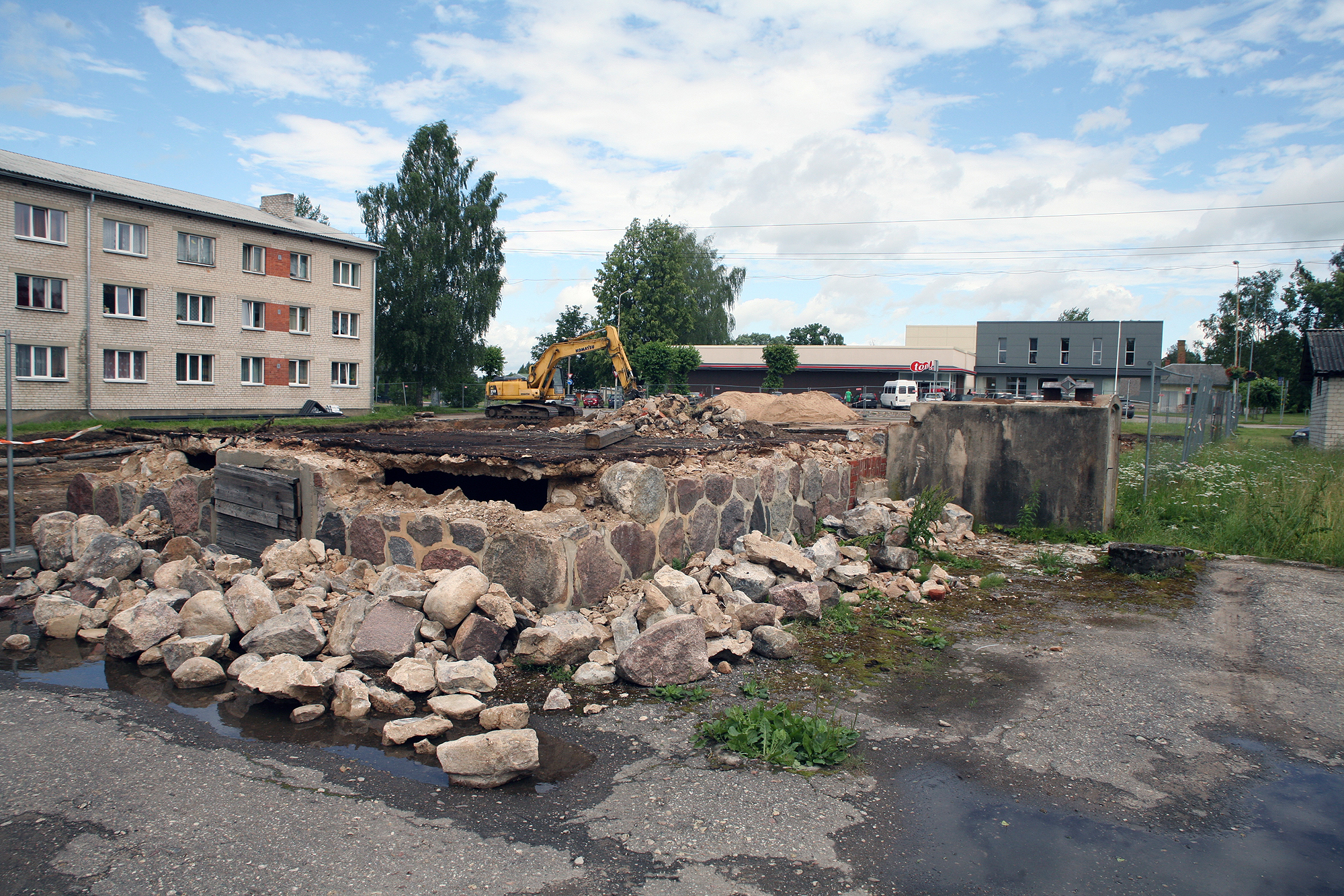 Sākusies centra stāvlaukuma pārbūve