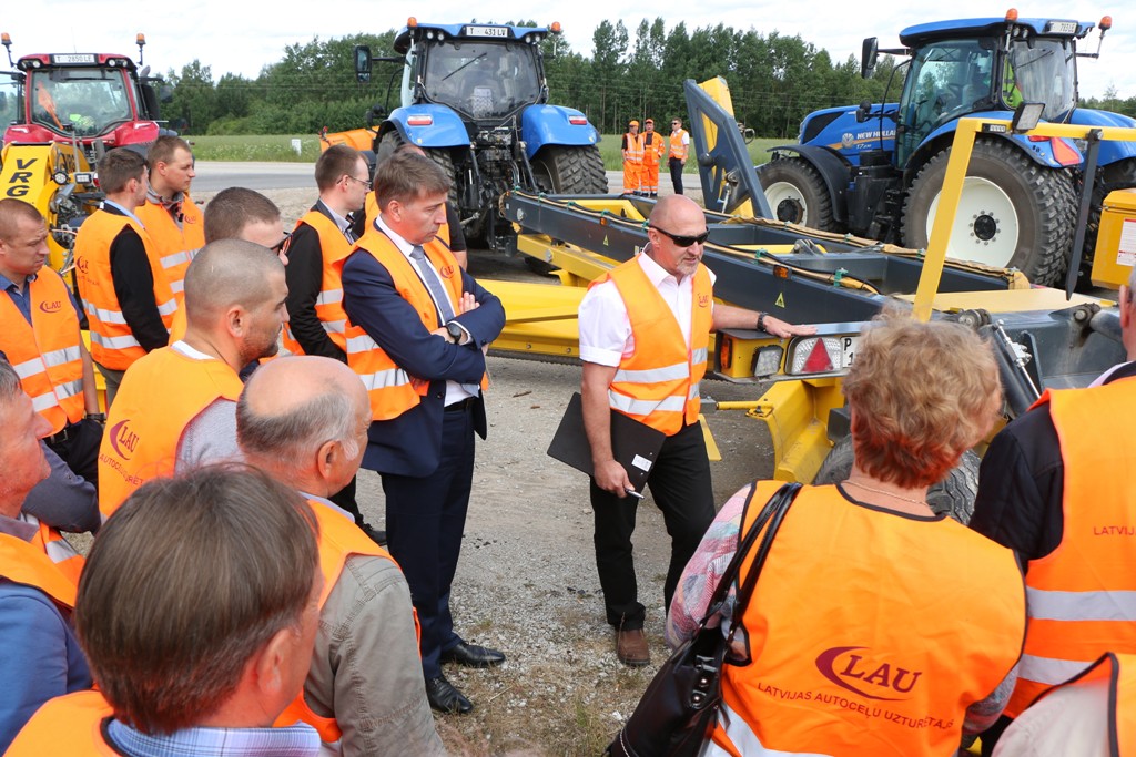 Satiksmes ministrs tiekas ar Vidzemes pašvaldību pārstāvjiem