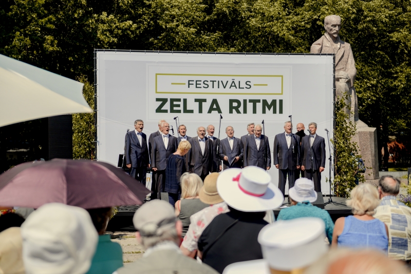 Seniori atpūšas Zelta ritmos