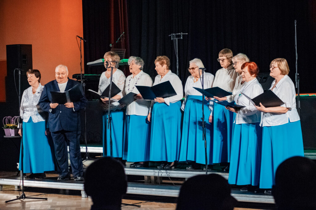 Senioru vokālais ansamblis «Mežābele» ielūdz uz koncertu «Atļauj šodien saviem gadiem skanēt»