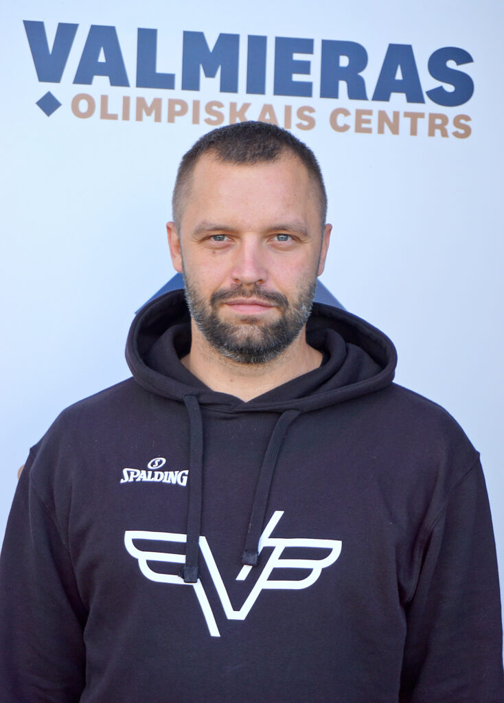 Šī komanda būs ar raksturu