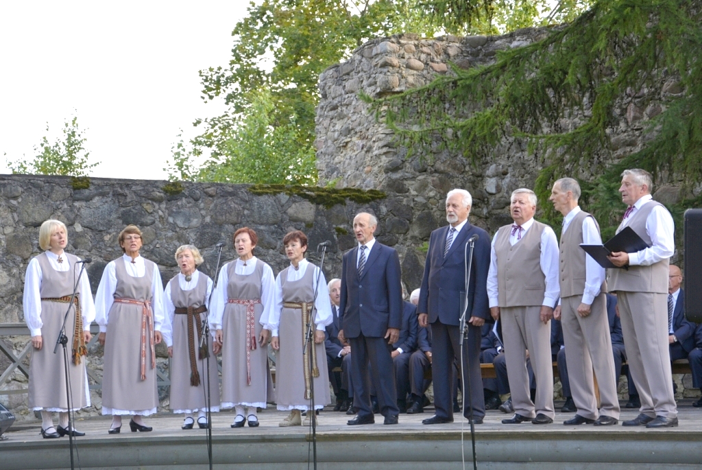 Sīkstu mūžu Ēvaldam!