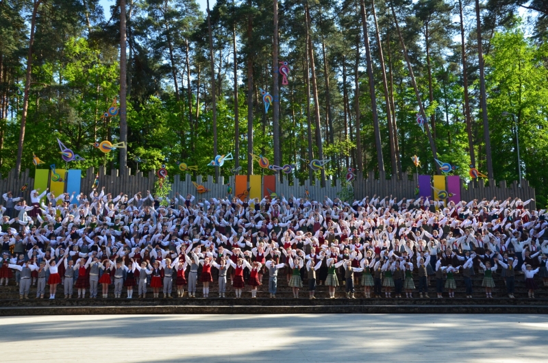 Skaistākās dziesmas, krāšņākās dejas
