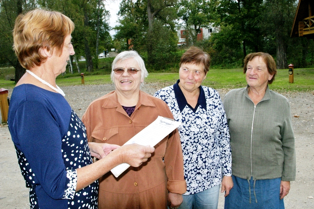 Skata pasauli uz nebēdu