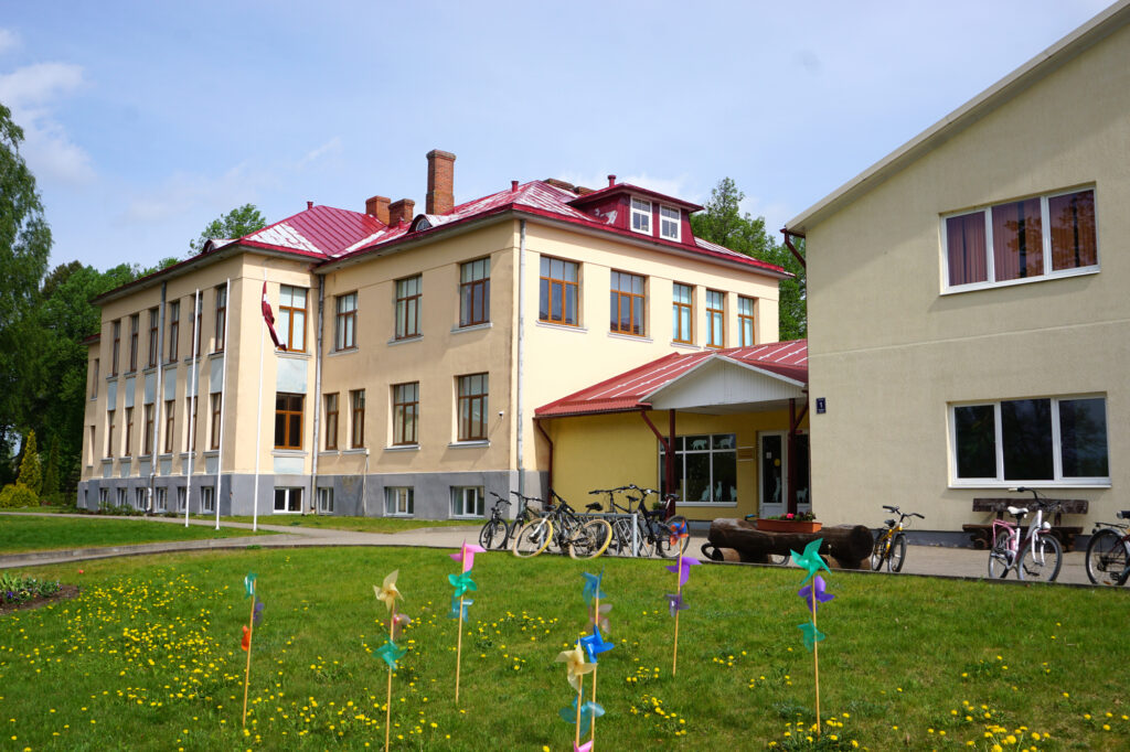 Skola, kas pievelk gluži kā magnēts