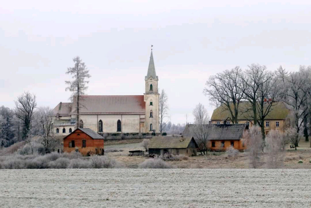 Slejas pāri Trikātas pakalniem