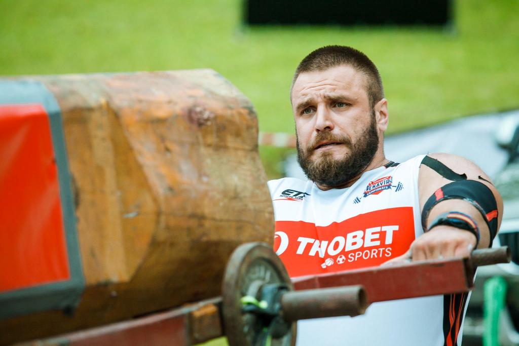 Šmaukstelis kļūst par Latvijas spēcīgāko vīru