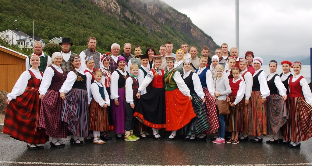 Šodien svētki — dejosim!
