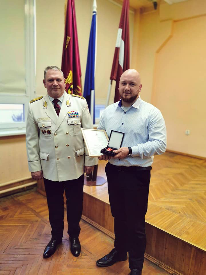 Steidz kaimiņiem palīgā  ugunsgrēkā