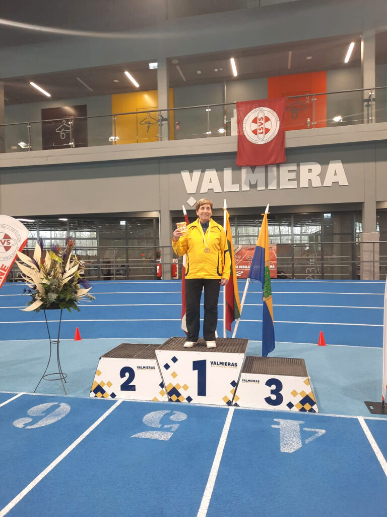 Stiprie Valmieras puikas un meitenes