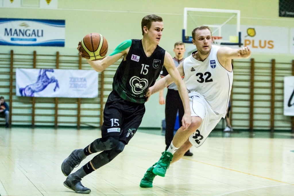 Studenti sīvā cīņā uzvar Līvānu basketbolistus