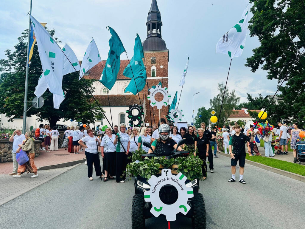 Svētkos piedalās arī izglītības iestādes