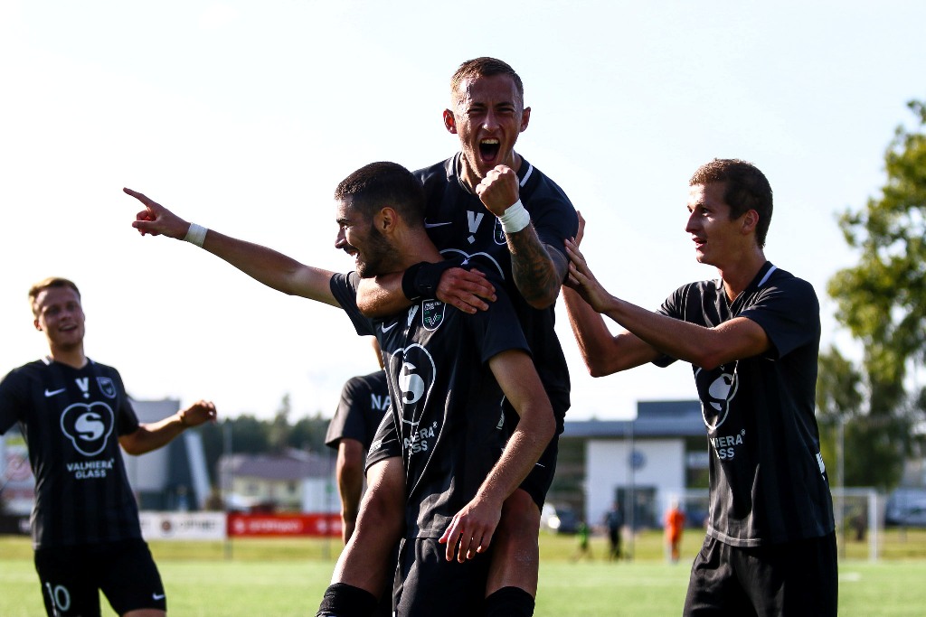 Teikšeiras divi vārti atnes uzvaru pār Jelgavu